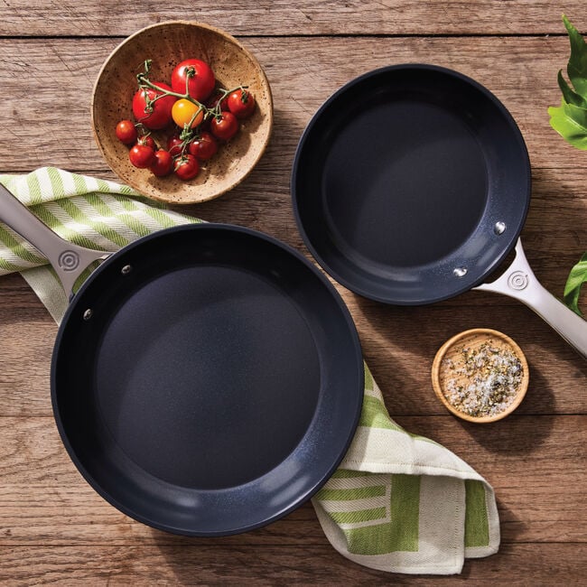 Le Creuset 2-Piece Essential Non-Stick Ceramic Fry Pan Set